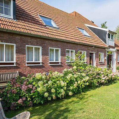 Hof van Kairos voor alle yoga docentenopleidingen van the heart of connection